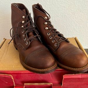 Red Wing Boots - 7.5 MEN lightly worn. Leather gets better with age.